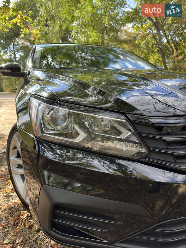 Седан Volkswagen Passat 2016 в Києві