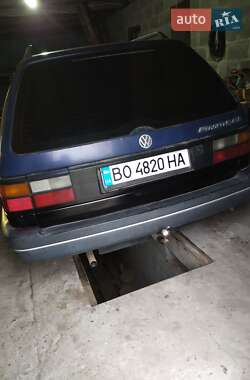 Универсал Volkswagen Passat 1989 в Кременце
