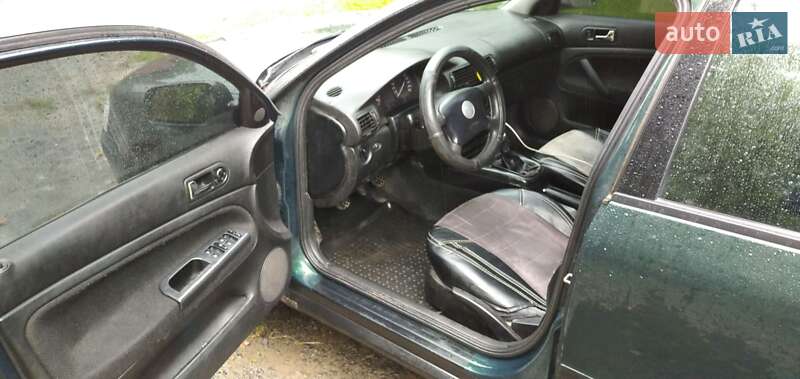 Седан Volkswagen Passat 1997 в Костополе
