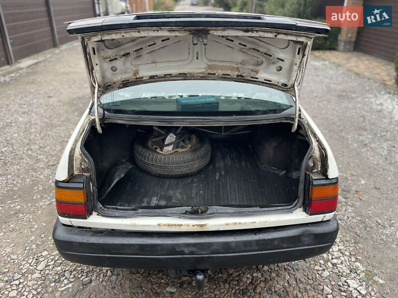 Седан Volkswagen Passat 1988 в Киеве