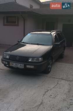 Универсал Volkswagen Passat 1998 в Вараше