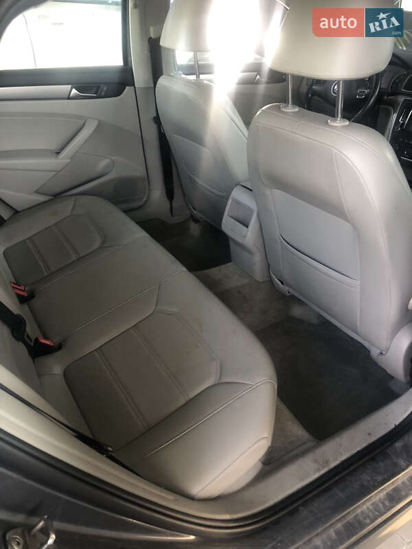 Седан Volkswagen Passat 2015 в Луцке