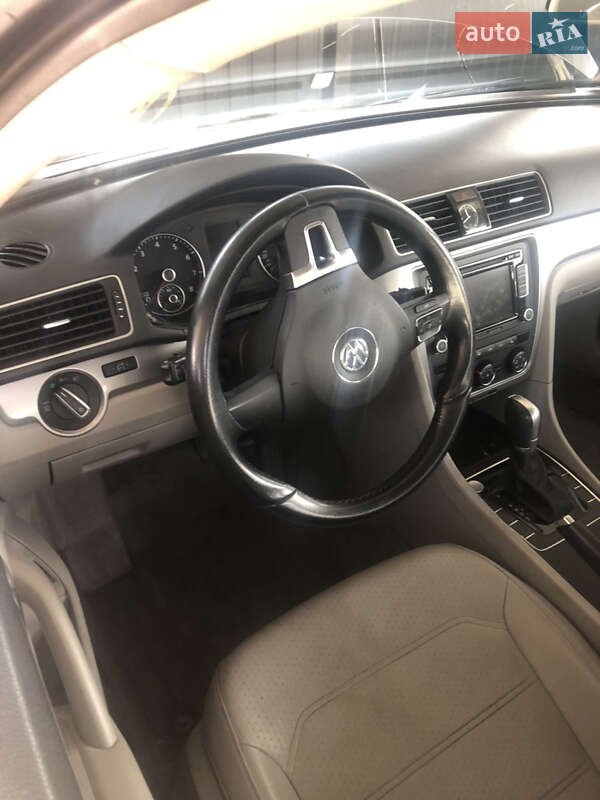 Седан Volkswagen Passat 2015 в Луцке