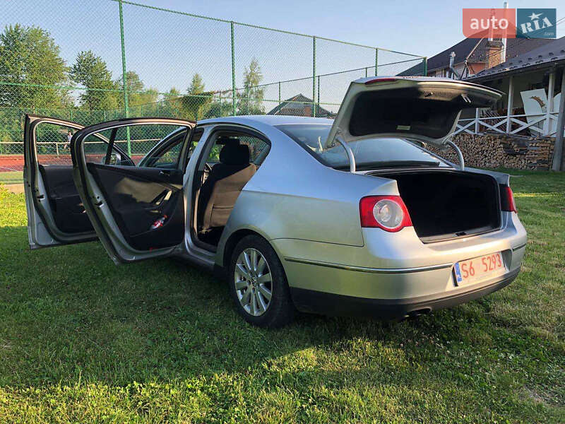 Седан Volkswagen Passat 2005 в Коломые