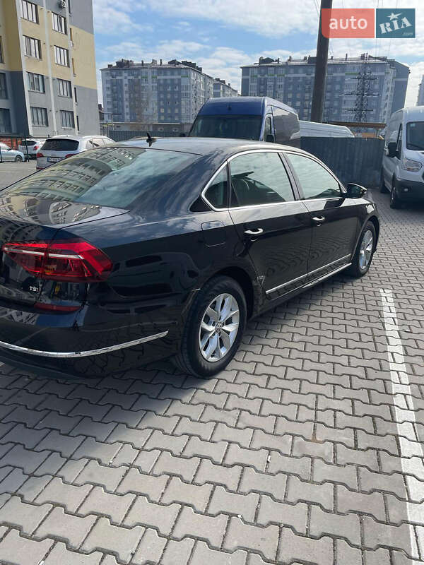 Седан Volkswagen Passat 2016 в Ивано-Франковске