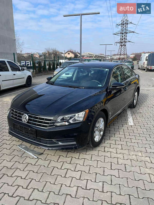 Седан Volkswagen Passat 2016 в Ивано-Франковске