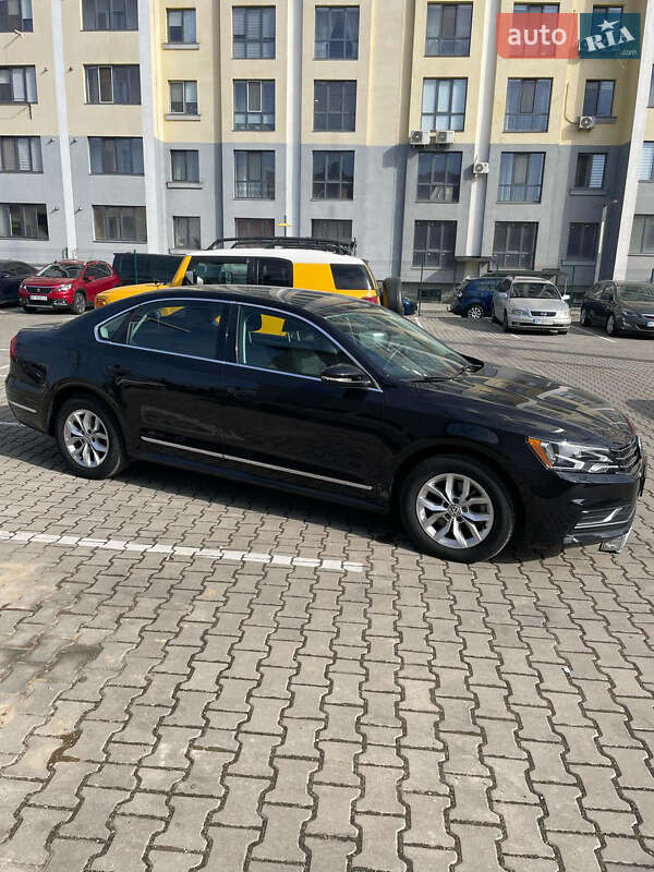 Седан Volkswagen Passat 2016 в Ивано-Франковске