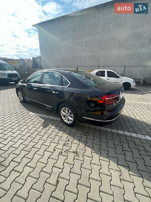 Седан Volkswagen Passat 2016 в Ивано-Франковске