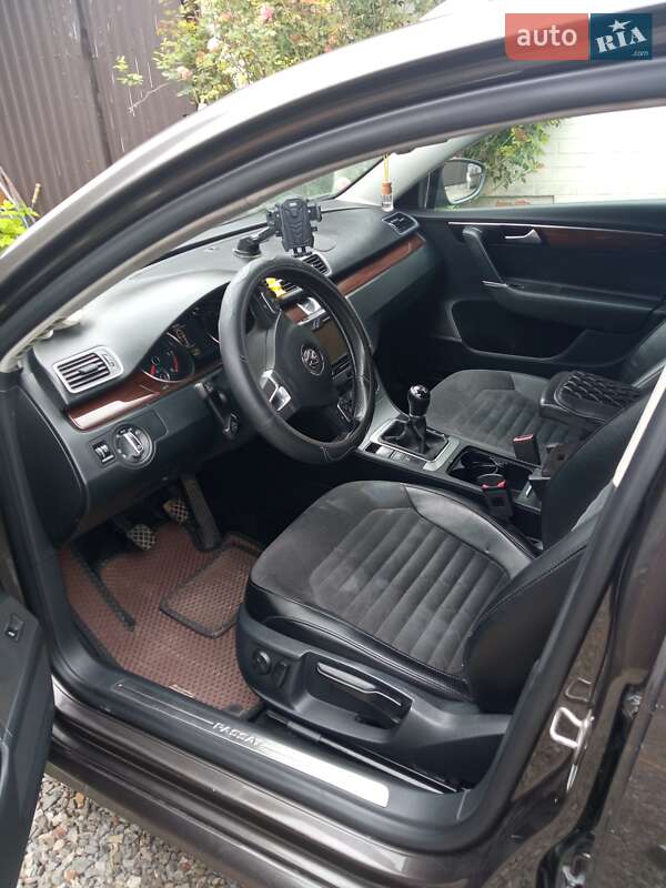 Універсал Volkswagen Passat 2012 в Хусті