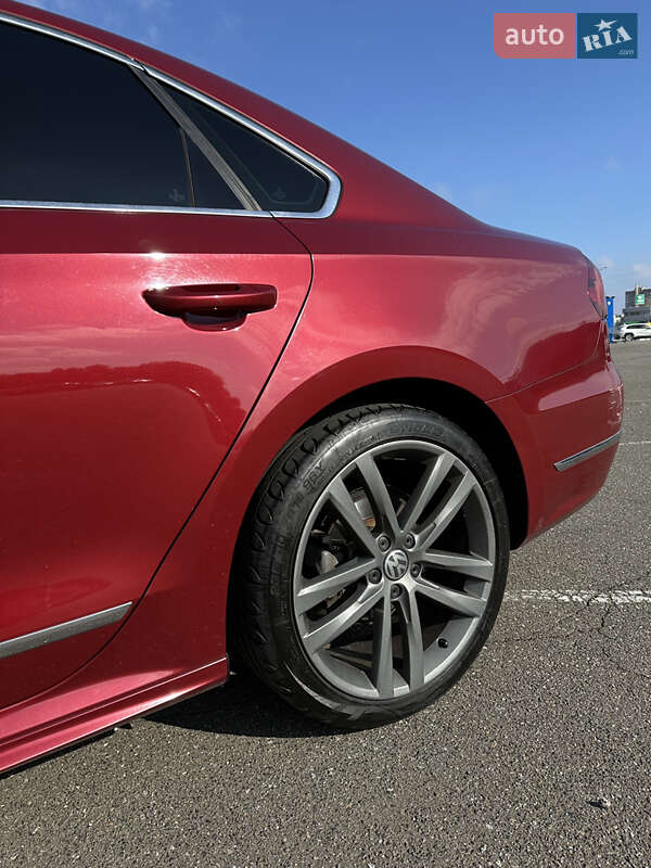 Седан Volkswagen Passat 2016 в Києві