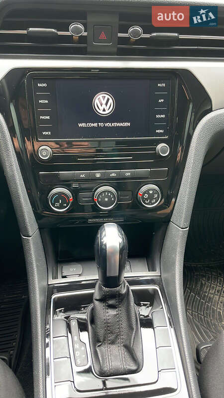 Седан Volkswagen Passat 2020 в Хмельницком