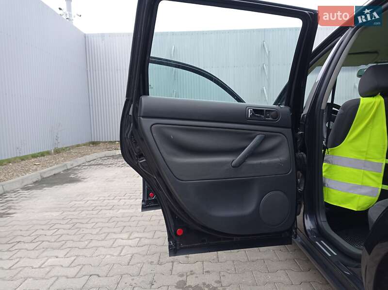 Універсал Volkswagen Passat 2004 в Чернівцях фото 5 Універсал Volkswagen Passat 2004 в Чернівцях