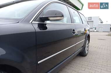Універсал Volkswagen Passat 2004 в Чернівцях