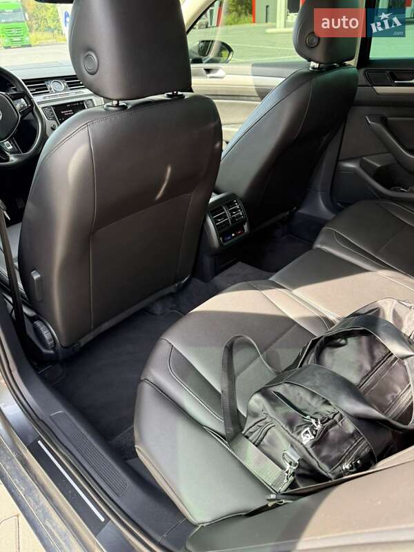 Седан Volkswagen Passat 2016 в Чернівцях