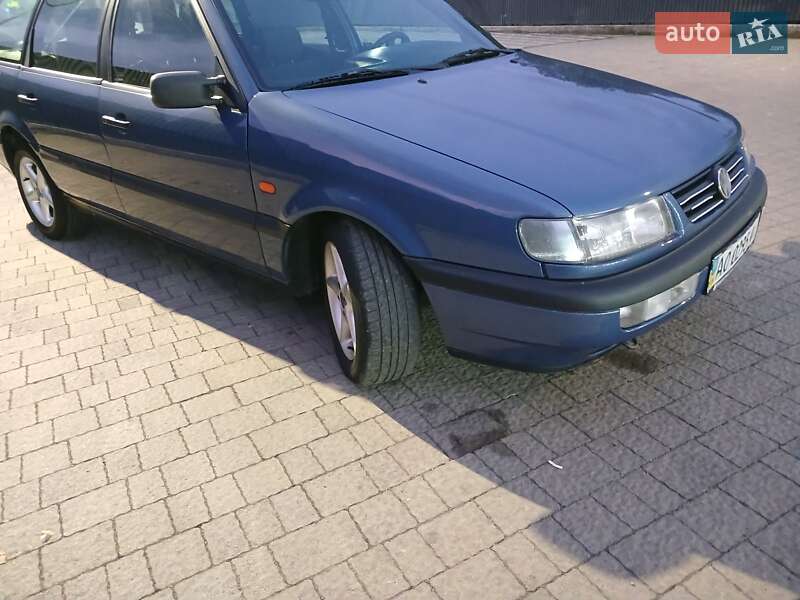 Універсал Volkswagen Passat 1994 в Сваляві