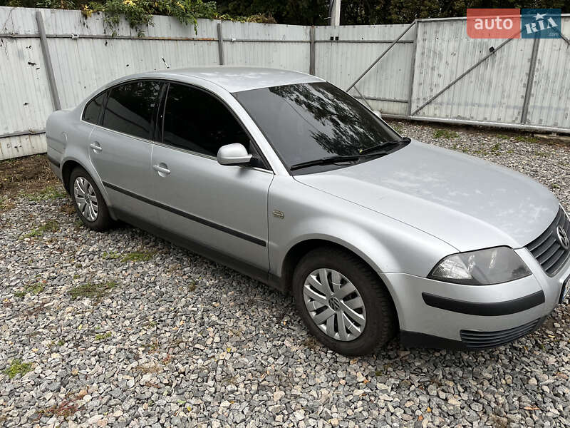 Седан Volkswagen Passat 2001 в Ирпене