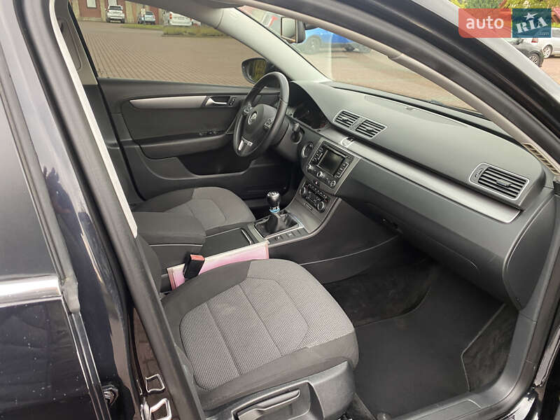 Седан Volkswagen Passat 2011 в Львове