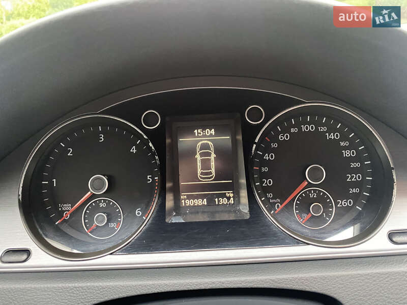 Седан Volkswagen Passat 2011 в Львове