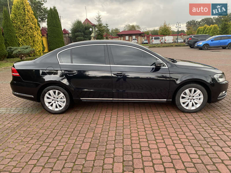 Седан Volkswagen Passat 2011 в Львове