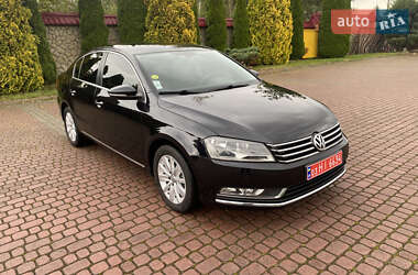 Седан Volkswagen Passat 2011 в Львове