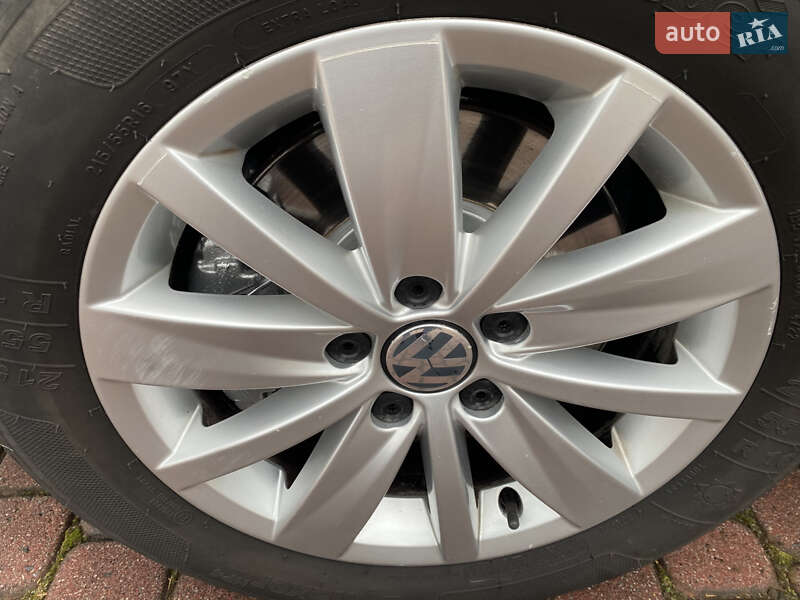 Седан Volkswagen Passat 2011 в Львове