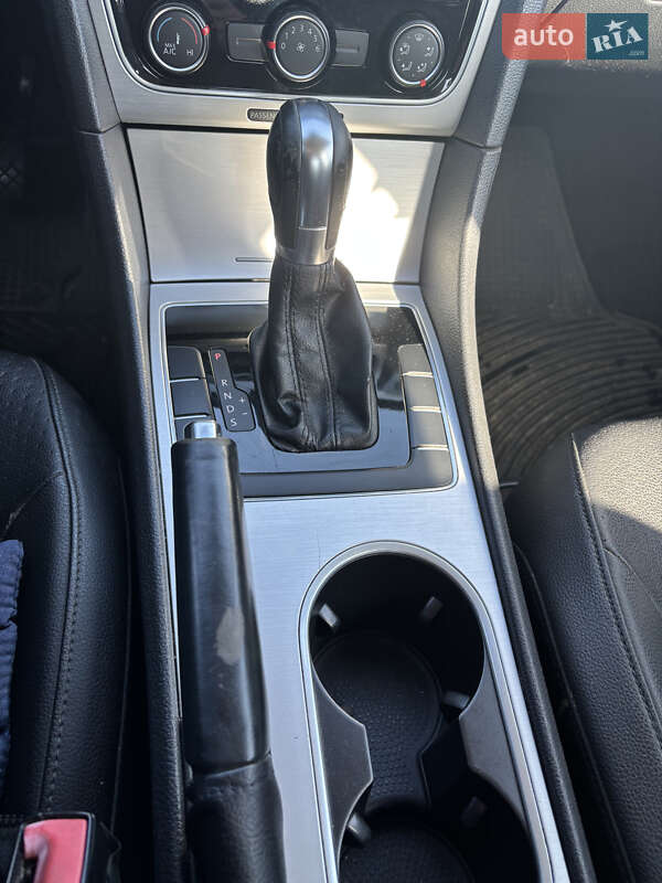 Седан Volkswagen Passat 2013 в Киеве