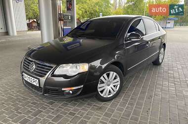 Седан Volkswagen Passat 2006 в Николаеве