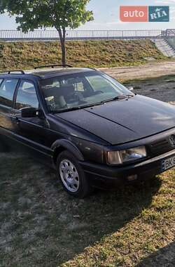 Универсал Volkswagen Passat 1990 в Сарнах