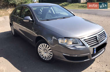 Седан Volkswagen Passat 2006 в  фото 30 Седан Volkswagen Passat 2006 в