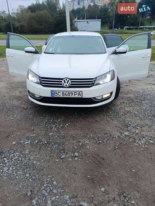 Седан Volkswagen Passat 2012 в Львове