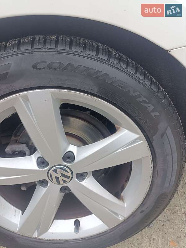 Седан Volkswagen Passat 2012 в Львове