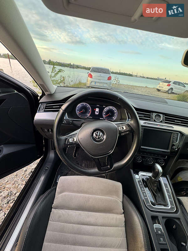 Седан Volkswagen Passat 2015 в Кременчуге