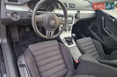 Седан Volkswagen Passat 2009 в  фото 12 Седан Volkswagen Passat 2009 в