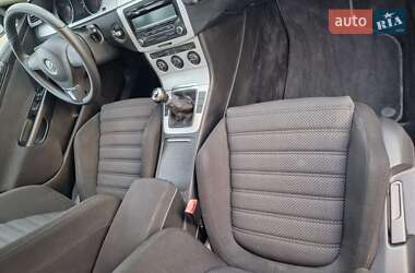 Седан Volkswagen Passat 2009 в  фото 18 Седан Volkswagen Passat 2009 в