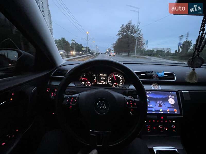 Универсал Volkswagen Passat 2013 в Киеве