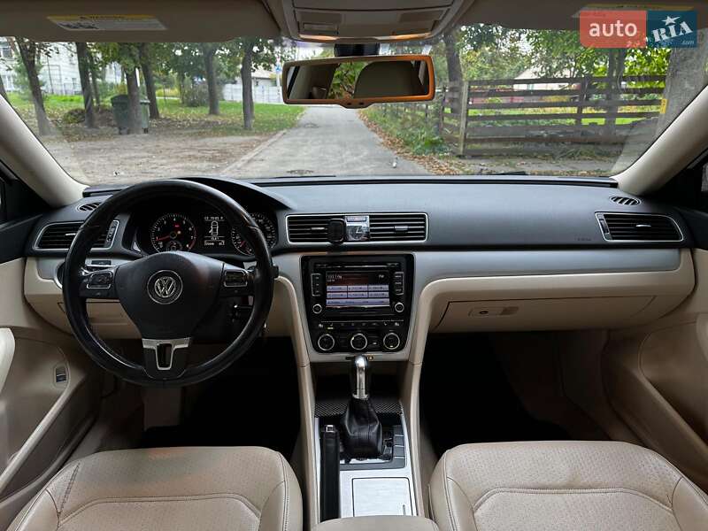 Седан Volkswagen Passat 2012 в Киеве