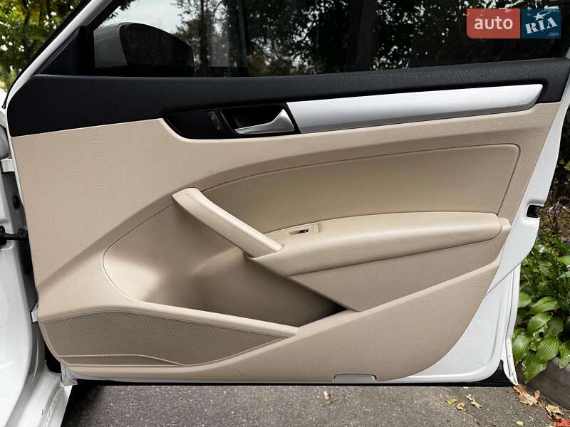 Седан Volkswagen Passat 2012 в Киеве