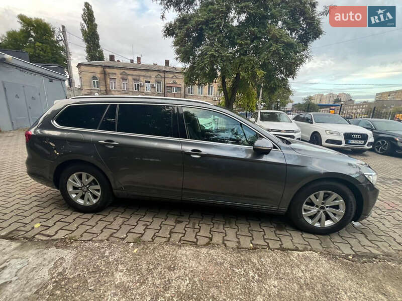 Универсал Volkswagen Passat 2015 в Одессе