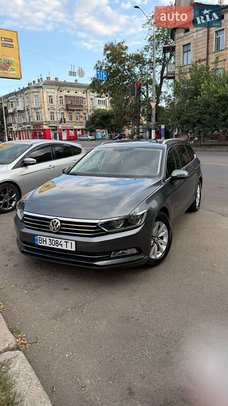 Универсал Volkswagen Passat 2015 в Одессе