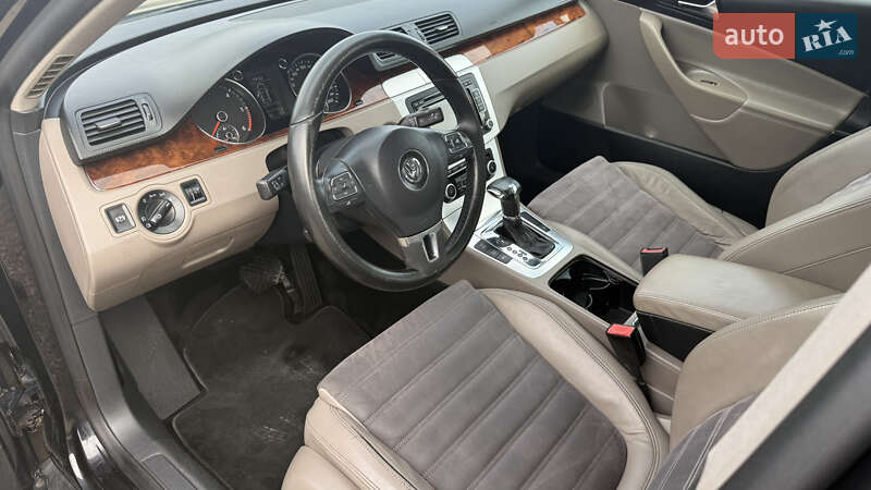 Седан Volkswagen Passat 2010 в Калуше