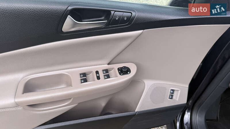 Седан Volkswagen Passat 2010 в Калуше