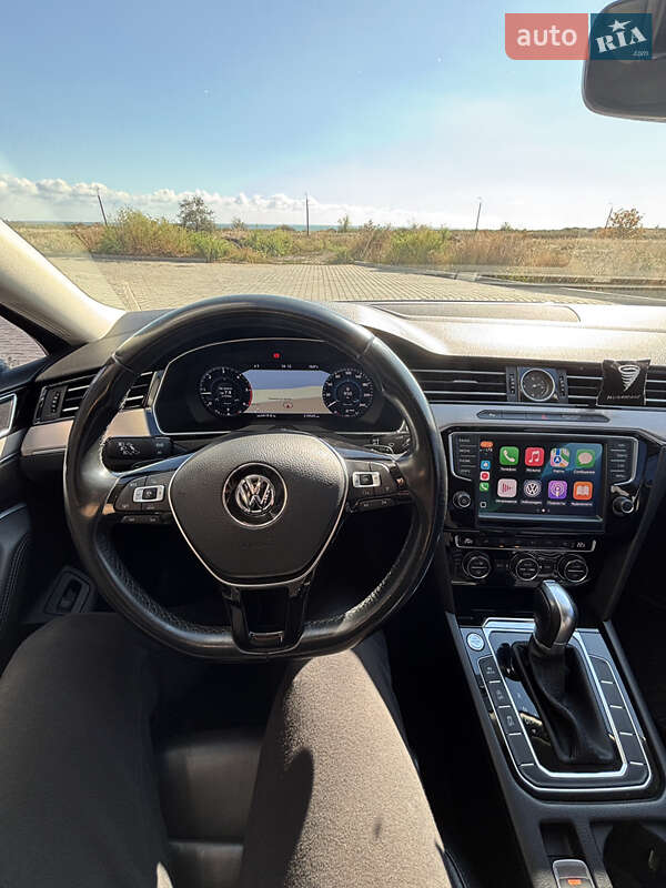 Седан Volkswagen Passat 2016 в Южном