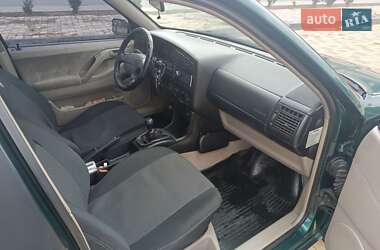 Седан Volkswagen Passat 1995 в 