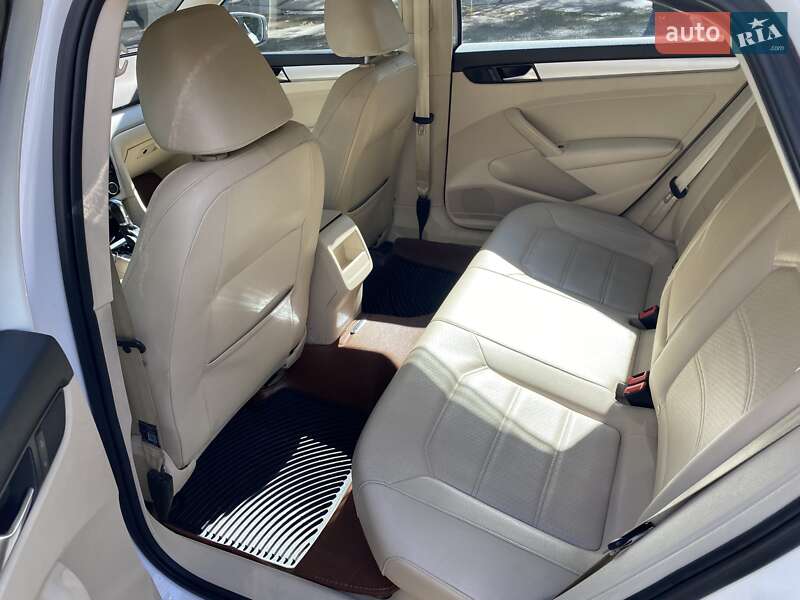 Седан Volkswagen Passat 2011 в Одессе