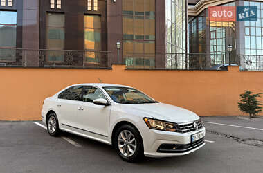 Седан Volkswagen Passat 2015 в Одессе