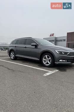 Универсал Volkswagen Passat 2016 в Киеве
