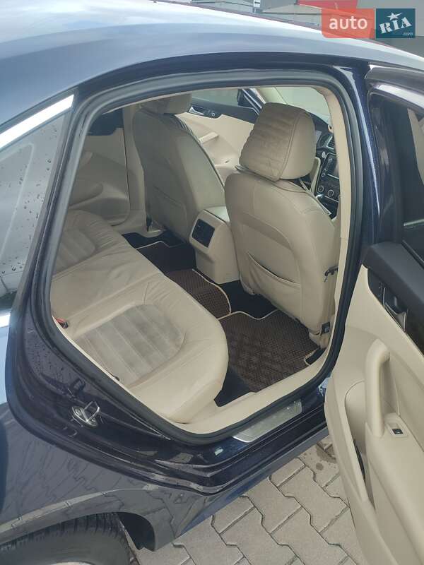 Седан Volkswagen Passat 2013 в Киеве