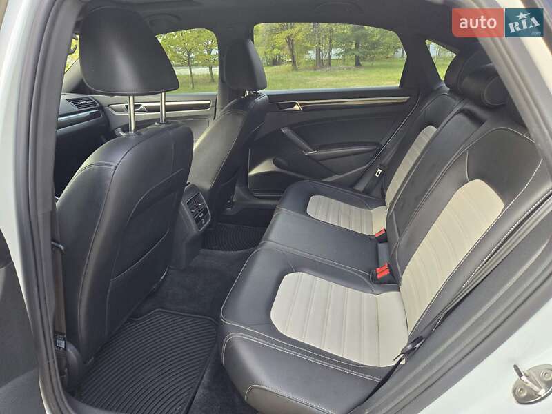 Седан Volkswagen Passat 2018 в Днепре