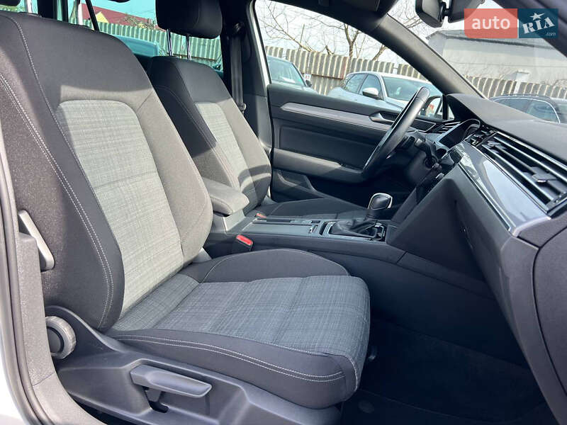 Универсал Volkswagen Passat 2021 в Луцке