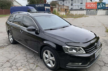 Універсал Volkswagen Passat 2013 в Житомирі